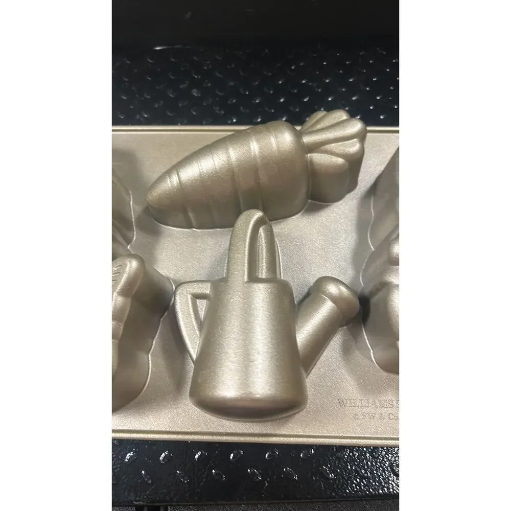 Williams Sonoma Spring/Easter Cakelet Pan